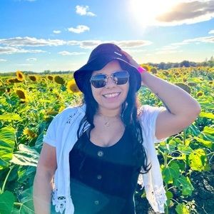 Meet your Posher, Carola